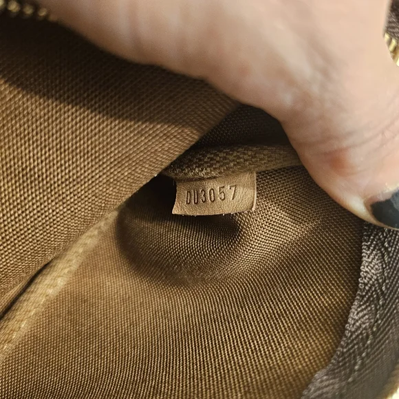 ⭐SOLD⭐ Louis Vuitton Mini Pochette Accessoires Monogram | Chain Strap | France - Picture 10 of 10